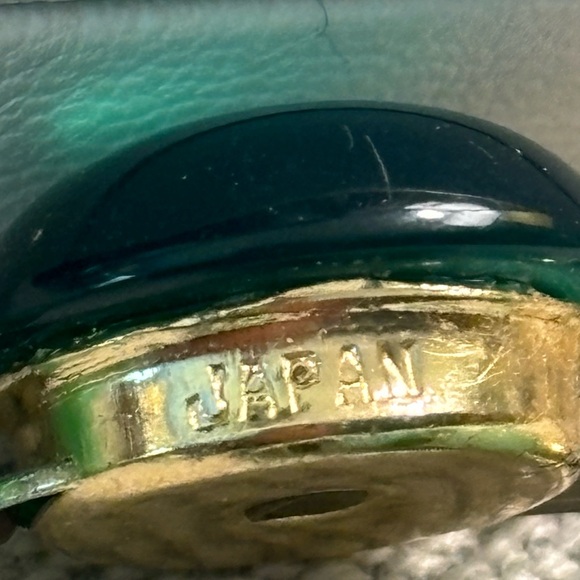 Vintage Japan one strand 2 tone green marbled glass necklace! - Picture 7 of 7